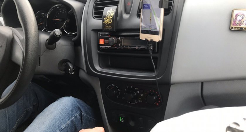 Нижегородский таксист отвез переданный сверток с деньгами в полицию, а не преступникам