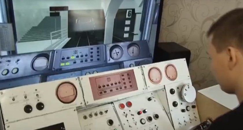 Нижегородец за восемь тысяч собрал аналог пульта управления поездом в метро