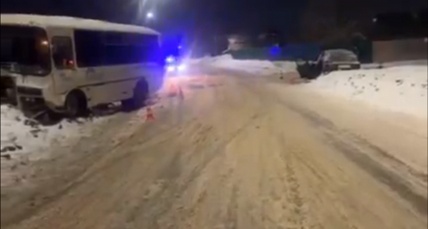 В Арзамасе столкнулись легковушка и автобус: есть пострадавшие