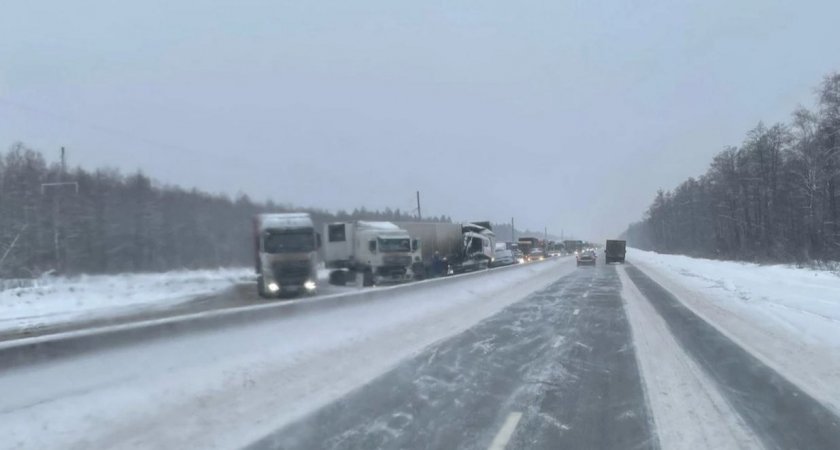 Массовая авария с фурами произошла в Нижегородской области