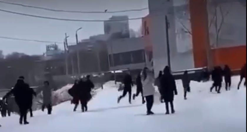 В ТЦ Нижнего Новгорода задержали 50 подростков