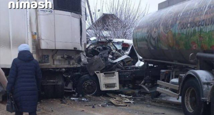 В Нижегородской области у большегрузов оторвало кабины после ДТП