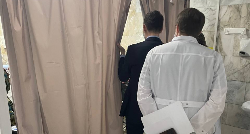 Мелик-Гусейнов нагрянул в больницу № 33 и проверил, как внедряется новый конвейер для еды