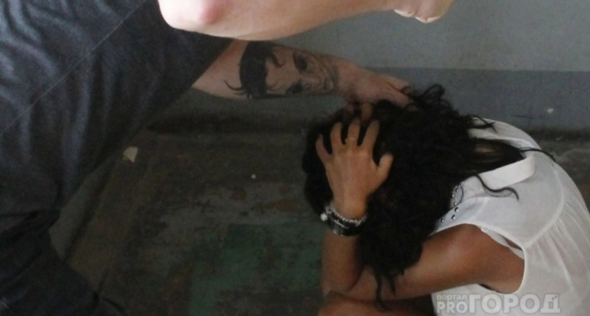 В Городце мужчина пришел в магазин и приставил нож к животу бывшей жены