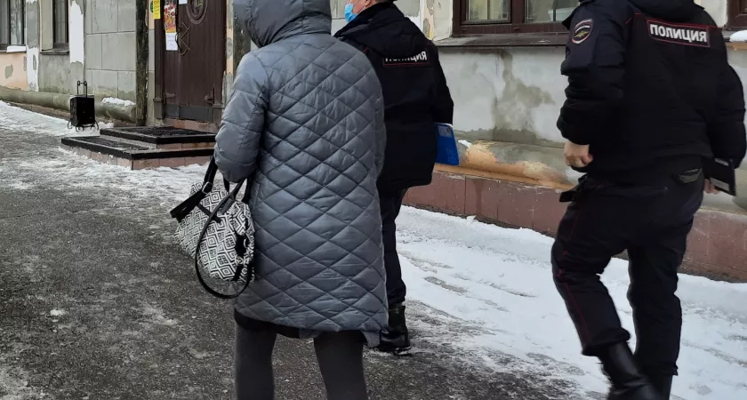 Фото к статье: Нижегородские полицейские успели спасти деньги женщины от мошенников, но не все