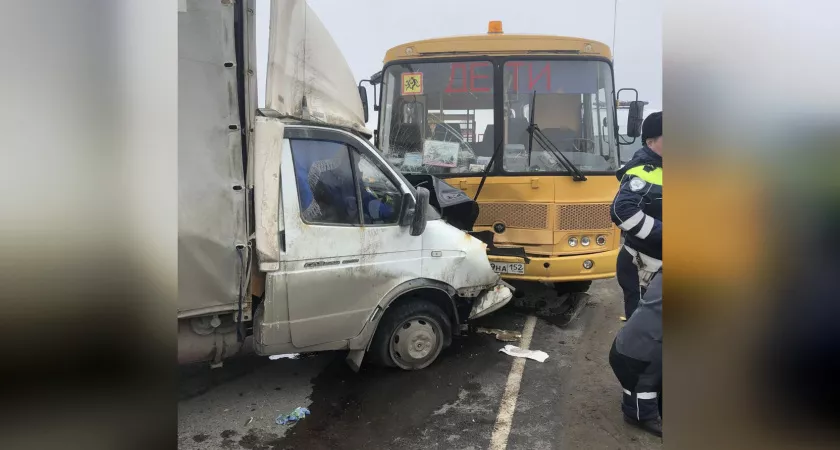 Фото к статье: Автобус с 20 школьниками столкнулся с грузовиком в Кстовском районе