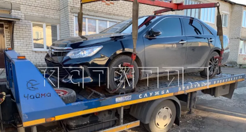 Фото к статье: Приставы забрали у нижегородки авто, но до штрафстоянки оно не доехало