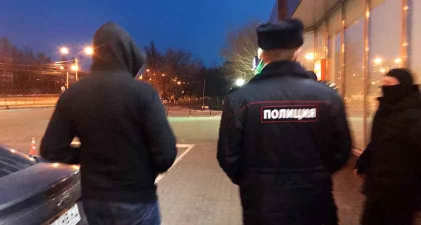 Фото к статье: Нижегородец просто так напал на соседа, который шел мимо его дома