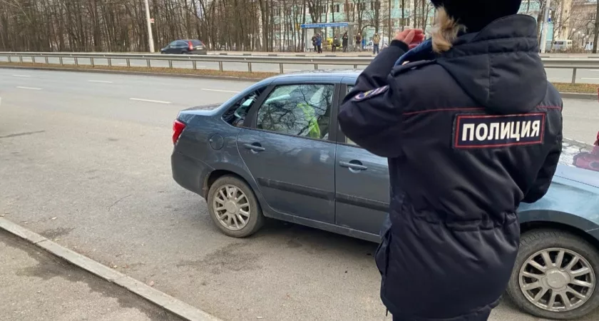 Фото к статье: Пьяный мужчина катался по Бору, а потом попытался договориться с полицейскими
