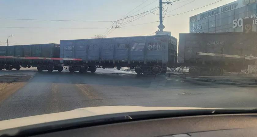 Фото к статье: Товарный поезд сошел с рельсов в Нижнем Новгороде