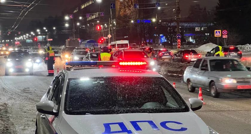 Фото к статье: В Нижегородской области командир батальона ДПС "крышевал" таксистов