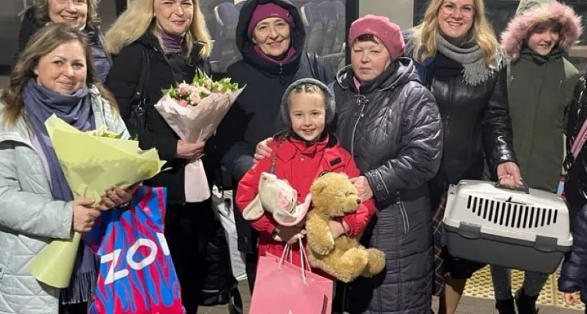 Фото к статье: Оказавшихся в ловушке девочек привезли в Нижний Новгород из Одессы