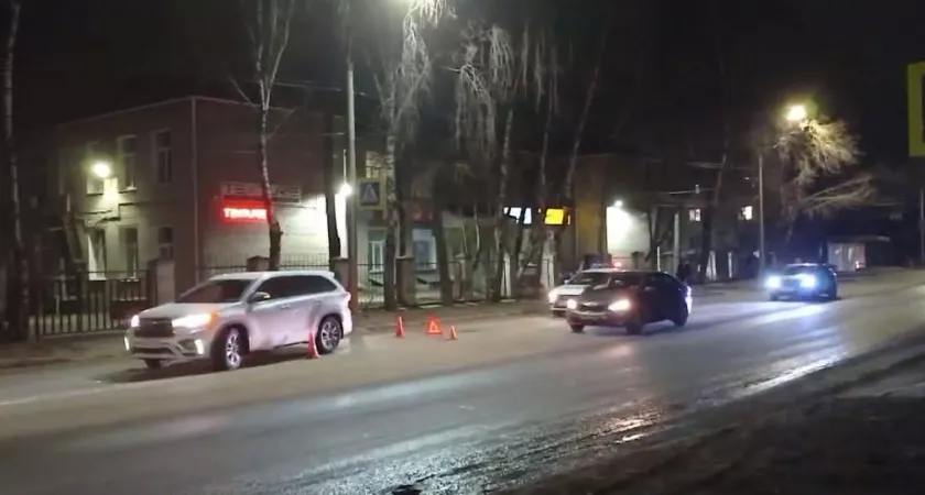 Фото к статье: Внедорожник сбил женщину на пешеходном переходе в Нижнем Новгороде
