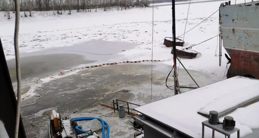 Фото к статье: На нижегородский завод подали в суд из-за затонувшего судна