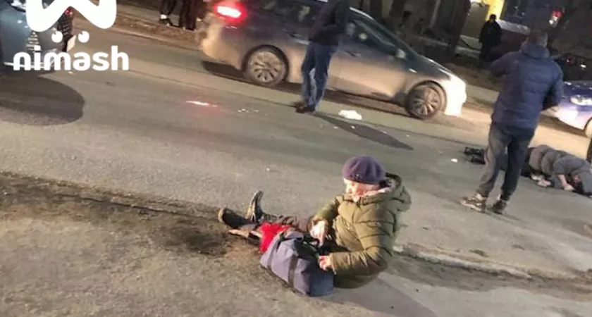 Фото к статье: Водитель перенервничал и сбил трех пешеходов на дороге