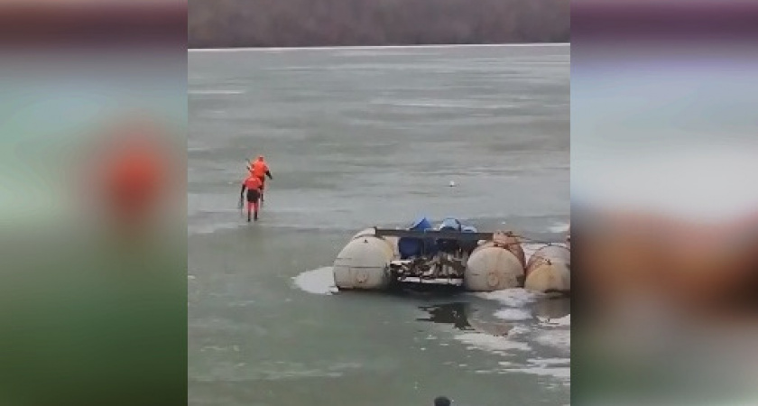 В Дзержинске рыбак сбежал по тонкому льду от спасателей