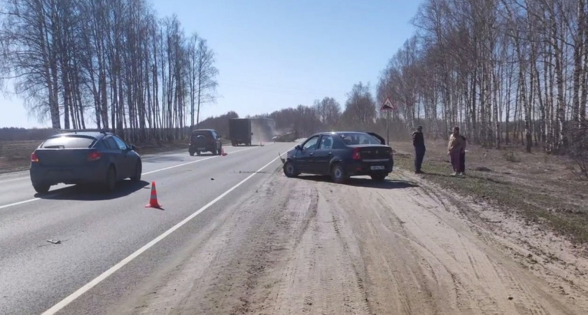 В Шахунском районе столкнулись два автомобиля: пострадали мужчина и подросток