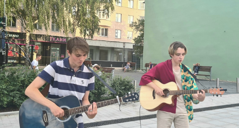 Нижегородцы, играющие на гитаре, получают от 80 тысяч рублей