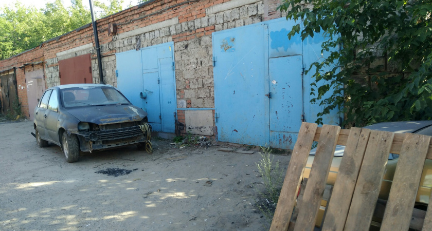 В Заволжье подростки проломили стену и похитили двигатель автомобиля