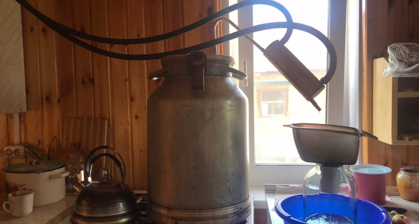 Самогонщицу в Дзержинске вновь поймали, теперь все серьезно