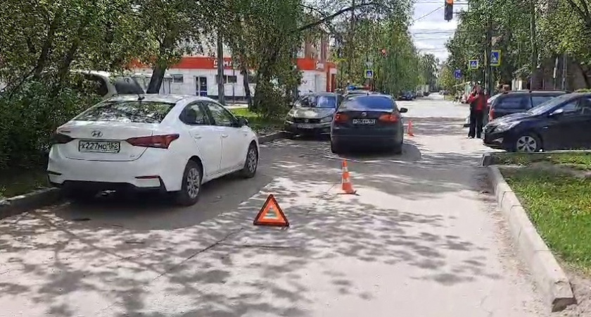 В Нижнем Новгороде 10-летний ребенок оказался под колесами, выйдя на дорогу из-за машины