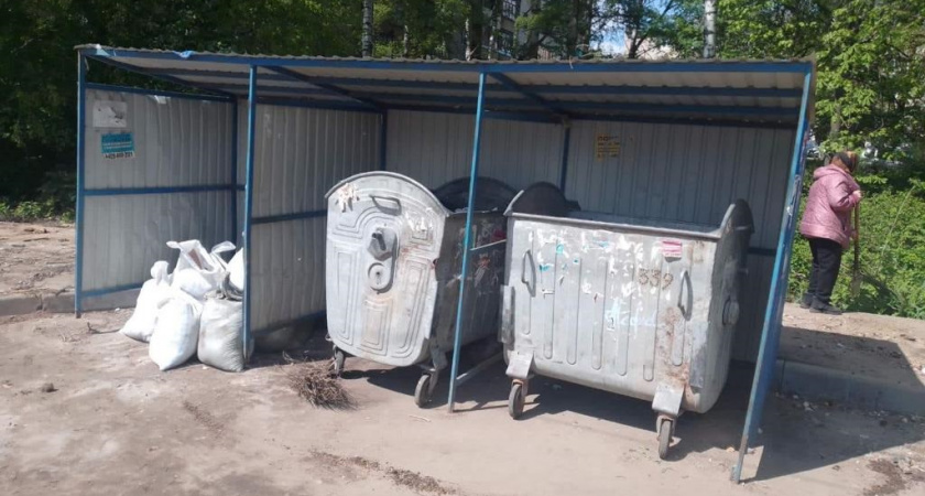 Нижегородцы пожаловались на контейнерные площадки, заваленные мусором