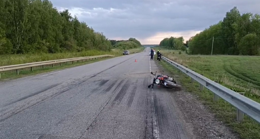В Нижегородской области подросток на мотоцикле врезался в отбойник: погиб человек