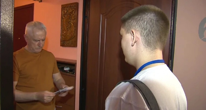 Фото к статье: По квартирам нижегородцев ходят социальные участковые с наставлением