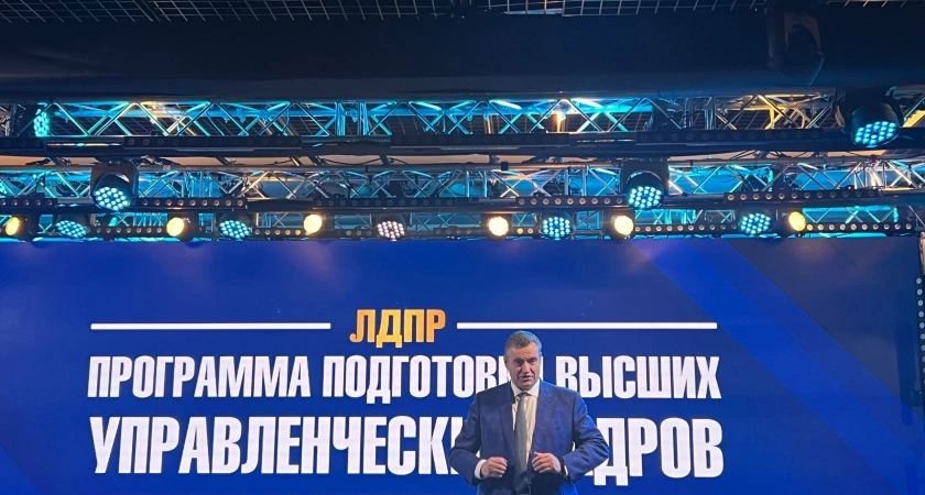 Фото к статье: Лидер ЛДПР Слуцкий предложил освободить от налогов граждан с доходом менее 30 тысяч рублей