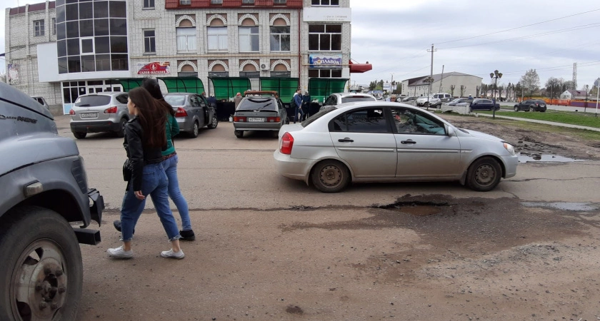 Фото к статье: Нижегородку оштрафовали за наклейку, дискредитирующую армию