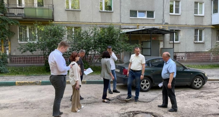 Чиновники обошли дворы Нижегородского района после жалоб жителей