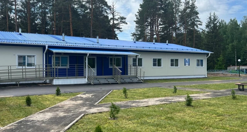 Фото к статье: В нижегородских лагерях построили новые домики для детей