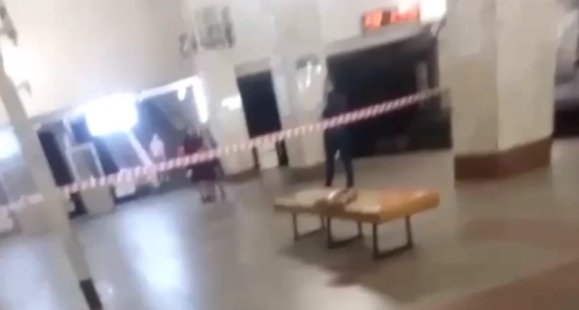 Фото к статье: На станцию нижегородского метро приехали спецслужбы и оградили территорию