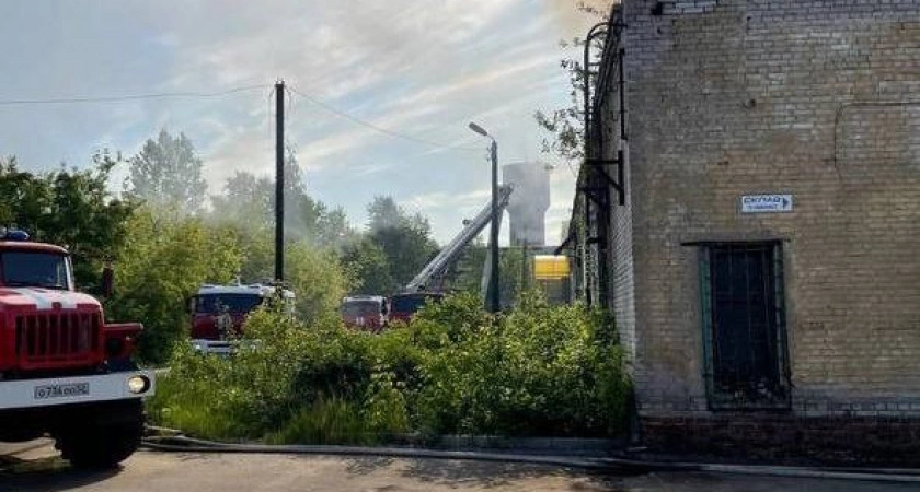 Фото к статье: Рано утром в Нижнем Новгороде загорелся цех по переработке пластика