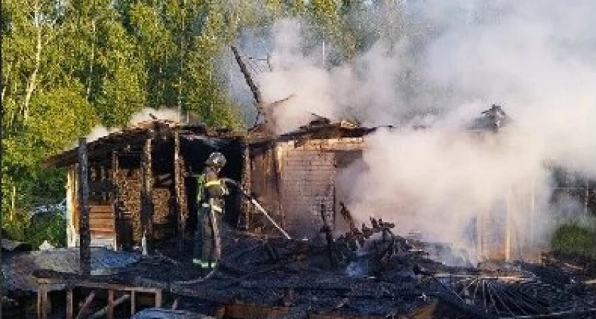 Садовый домик сгорел в поселке Большое Пикино