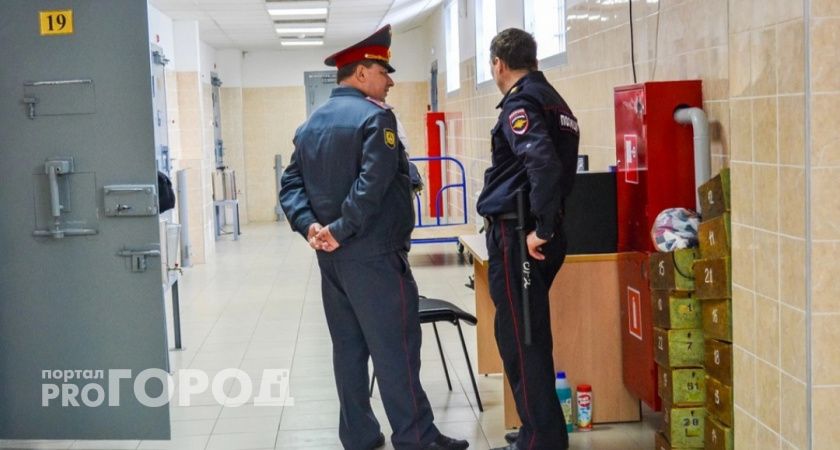 Мужчина пришел с оружием в дзержинский маркетплейс, расстроившись из-за паяльника