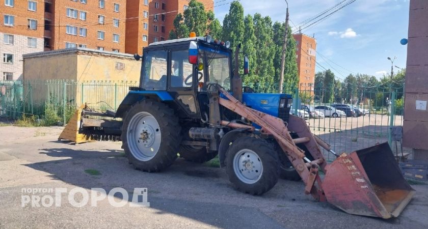 Трактор сбил курьера ковшом и проехал по его голове в Нижнем Новгороде