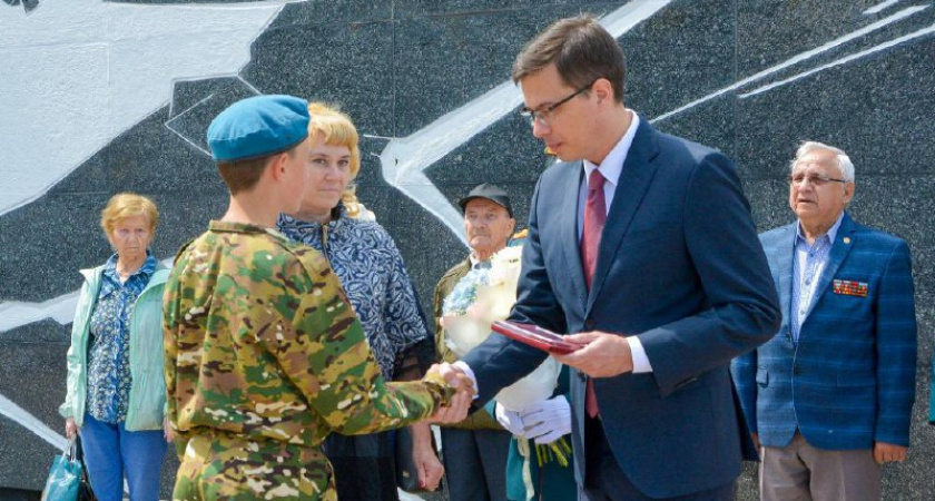 Семье погибшего на СВО добровольца вручили орден Мужества