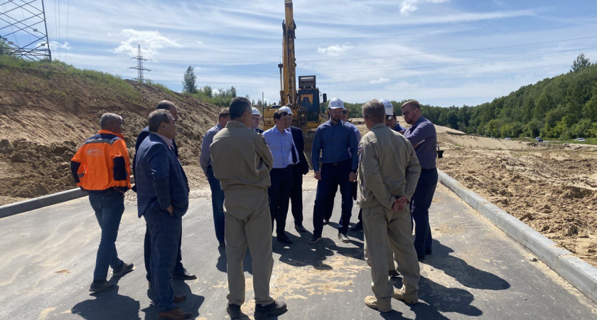 Почти 40 единиц техники задействовано в строительстве дорог для двух ЖК