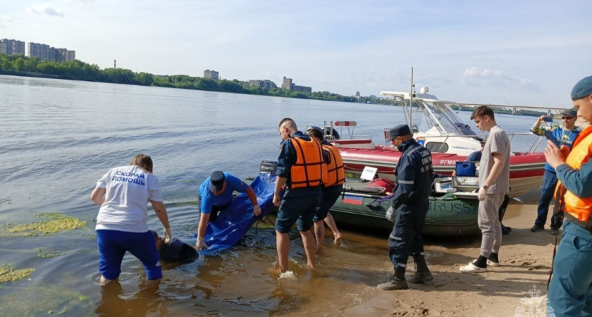 Мужчина упал с Молитовского моста в Нижнем Новгороде