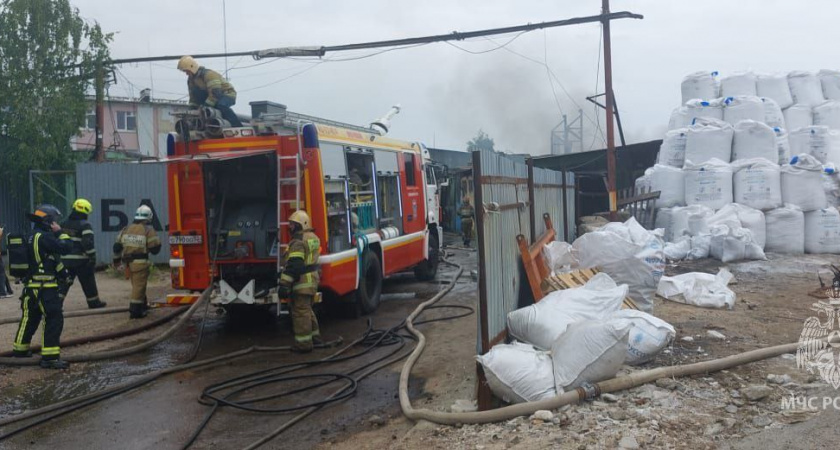 Жиркомбинат в Нижнем Новгороде потушили спустя 4 часа