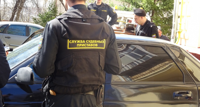 Коллекторов оштрафовали на 150 тысяч за использование робота