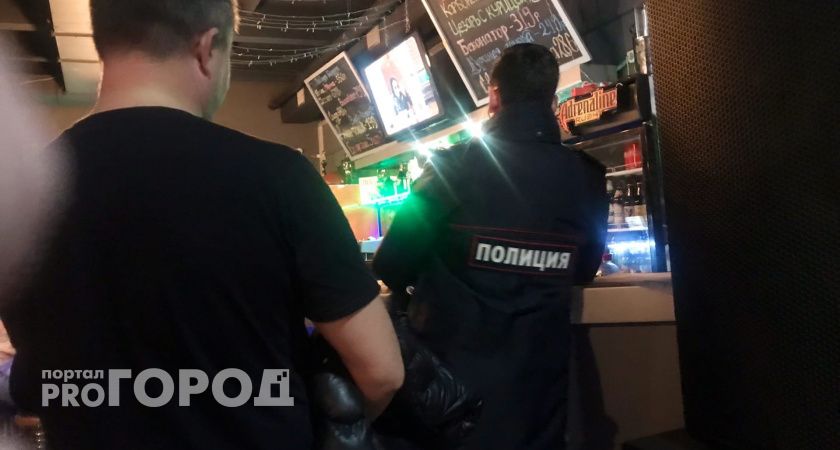 Фокус с исчезновением телефона и денег показал приятелю посетитель нижегородского бара 