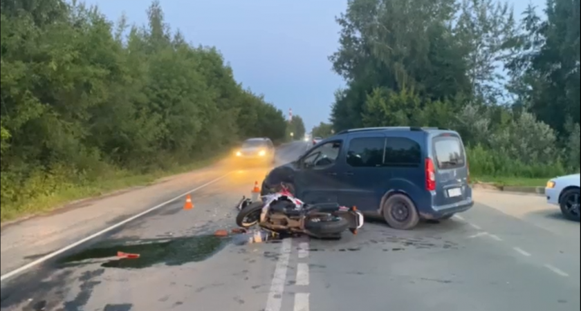 Мотоциклист пострадал в аварии в Бору