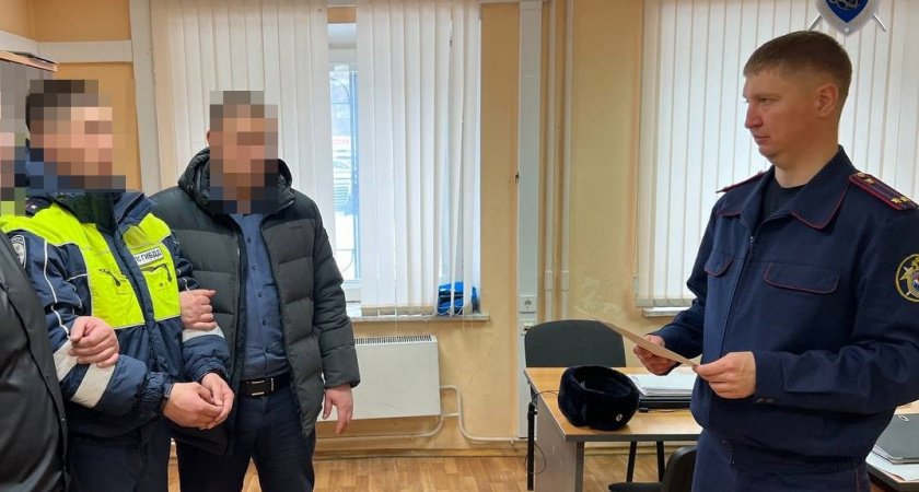 Нижегородский дорожный полицейский получил взятку и отрицает это