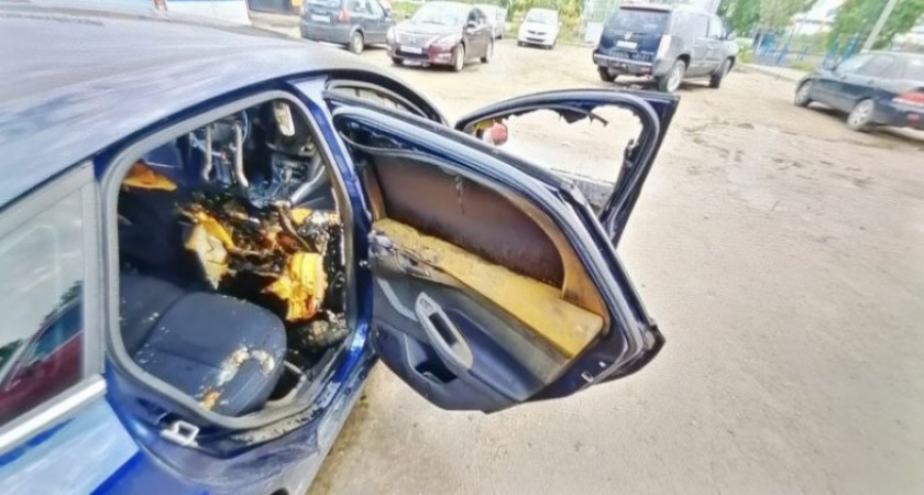 Работники нижегородского клуба избили мужчину и подожгли авто