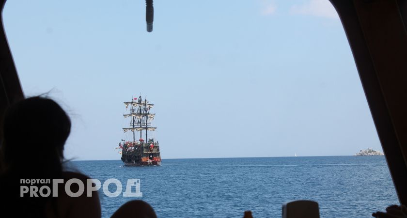 Нижегородцы в открытом море спасли 10-летнего мальчика