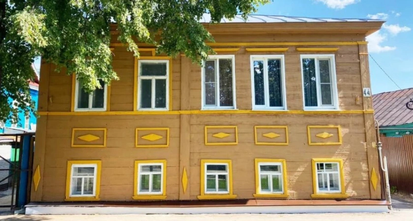 Фото к статье: Наличники, карнизы и пилястры восстановили на домах 19 века в Арзамасе