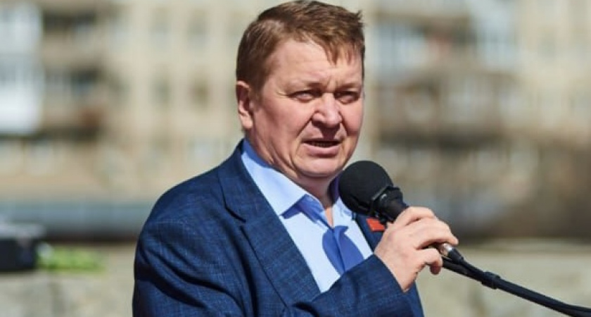 Лидер КПРФ в ЗСНО Владислав Егоров предложил закон о парковках, отмену налога на транспорт