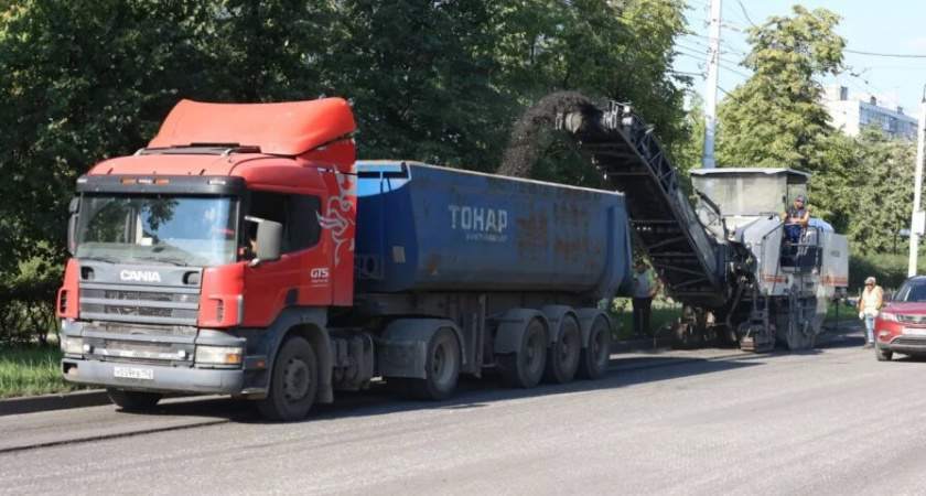 На 4-километровый центральный проспект Дзержинска вышла рабочая техника